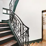 Studio-Suite 4 Stars, 15M From Eiffel, Refined